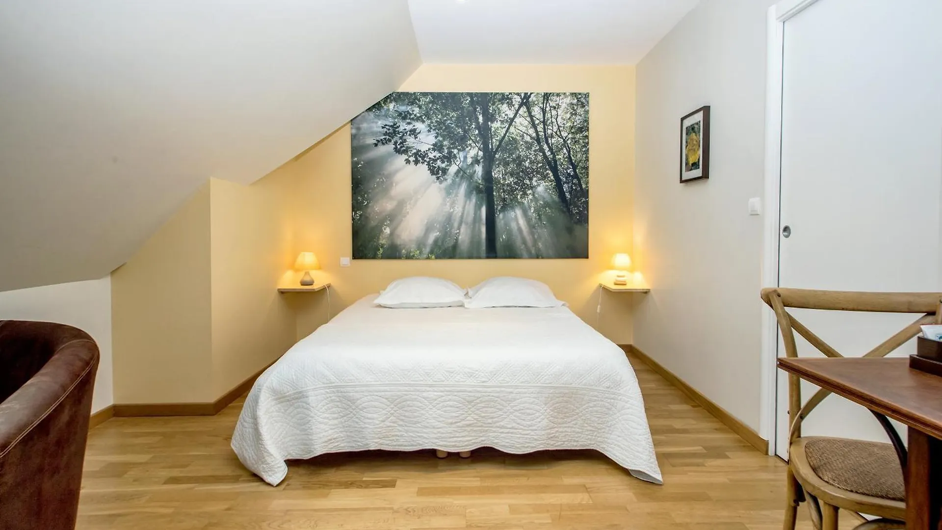 La Canopee Des Pins Cleder Bed & Breakfast