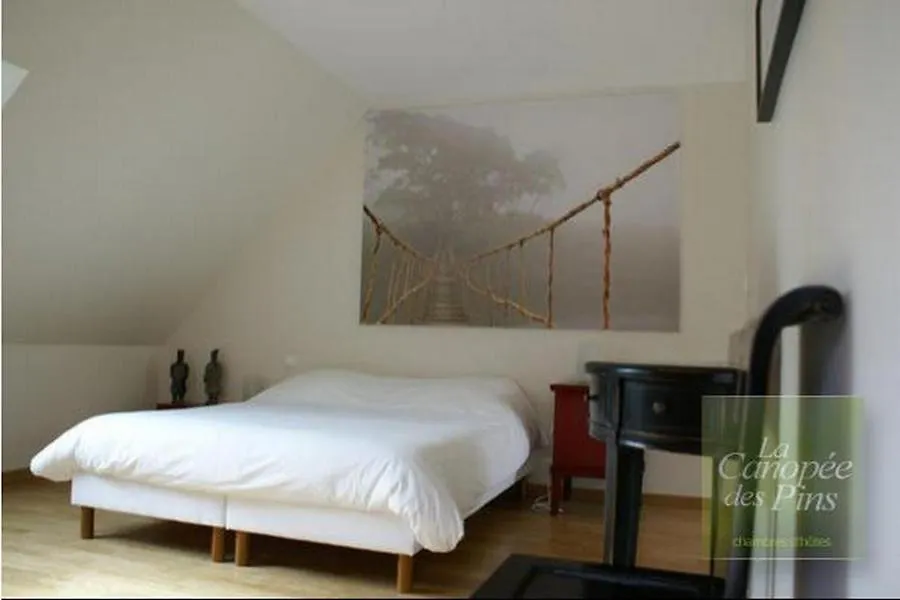 La Canopee Des Pins Cleder Bed & Breakfast